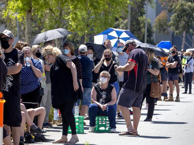 14/10/2020: Hundreds of locals queue at the Shepparton Showgrounds for Covid testing after New COVID-19 cluster has emerged in the town.Picture: David Geraghty