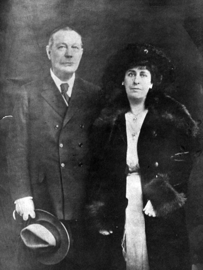 Author Sir Arthur Conan Doyle and his wife, Lady Conan Doyle photographed together during their visit to Melbourne in 1920