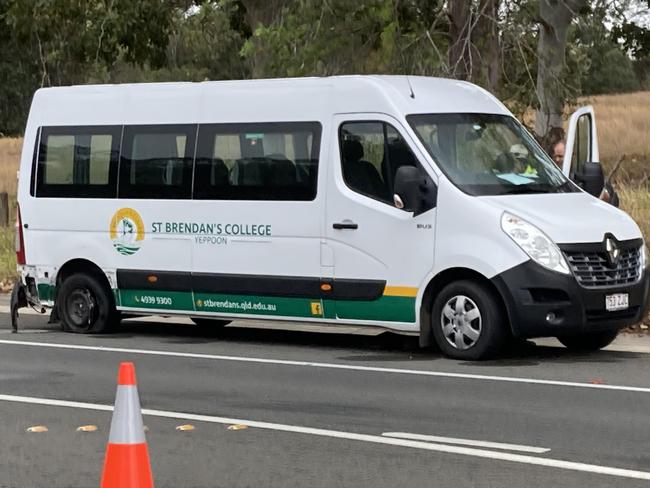 Near miss for minibus on Bruce Hwy