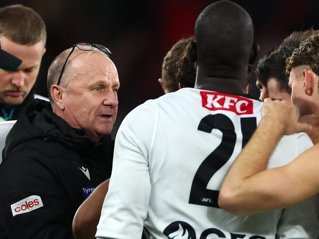 Ken Hinkley speaks to his players in June. Picture: Quinn Rooney/Getty Images.