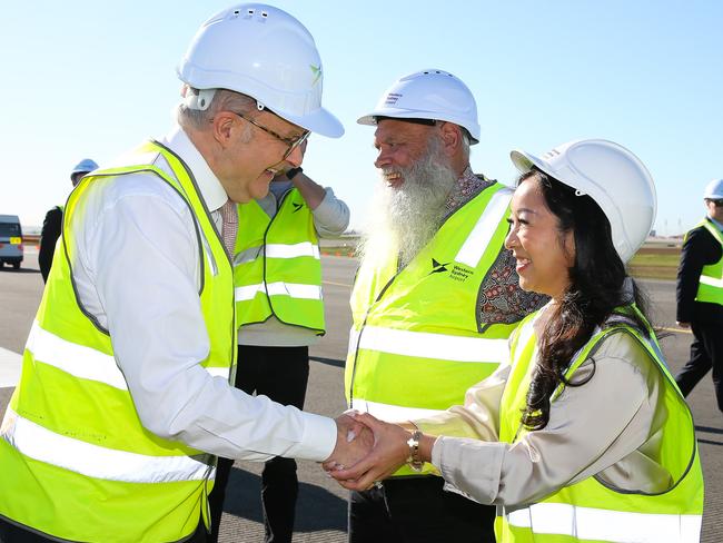 SYDNEY, AUSTRALIA : NewsWire Photos- AUGUST 27 2024; The Prime Minister Anthony Albanese is in Western Sydney today and meets Singapore Airlines VIPS ahead of a press conference at the Western Sydney International Airport. Picture: NewsWire / Gaye Gerard