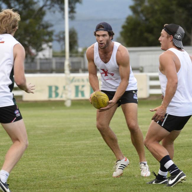 Former Yarram coach Ryan Underwood, centre.