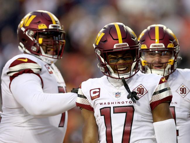 LANDOVER, MARYLAND - JANUARY 08: Wide receiver Terry McLaurin #17 of the Washington Commanders celebrates after catching a first quarter touchdown pass against the Dallas Cowboys at FedExField on January 08, 2023 in Landover, Maryland.   Rob Carr/Getty Images/AFP (Photo by Rob Carr / GETTY IMAGES NORTH AMERICA / Getty Images via AFP)