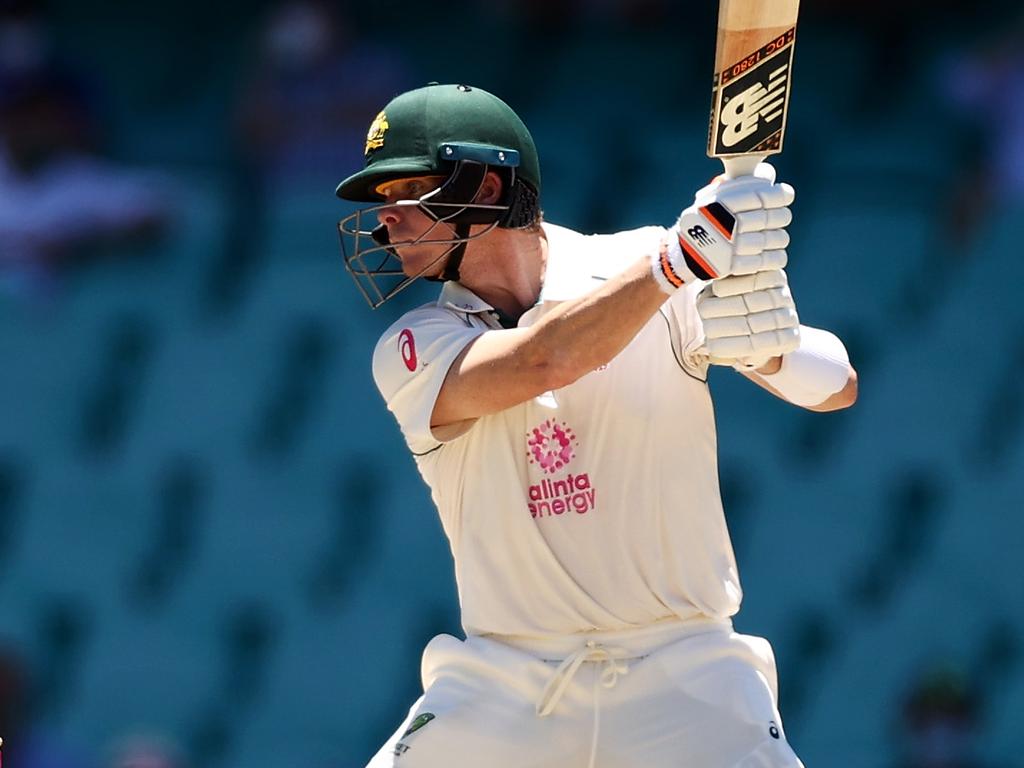 When he’s not batting, Smith spends his time shadow batting.