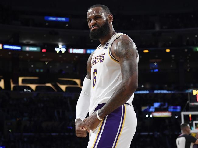 LOS ANGELES, CA - DECEMBER 12: LeBron James #6 of the Los Angeles Lakers reacts after scoring a basket and drawing a foul against Orlando Magic during the first half at Staples Center on December 12, 2021 in Los Angeles, California. NOTE TO USER: User expressly acknowledges and agrees that, by downloading and/or using this Photograph, user is consenting to the terms and conditions of the Getty Images License Agreement.   Kevork Djansezian/Getty Images/AFP == FOR NEWSPAPERS, INTERNET, TELCOS & TELEVISION USE ONLY ==