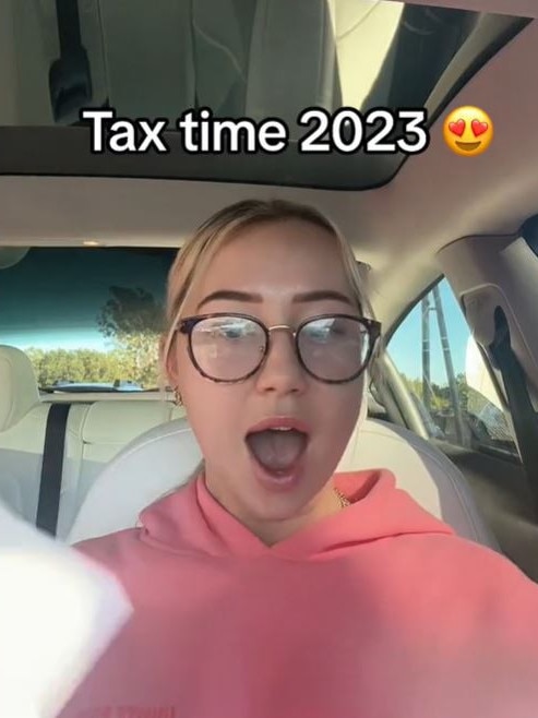 This 21-year-old was horrified after finding out she owed the ATO money. Picture: @qwueenabbss/TikTok