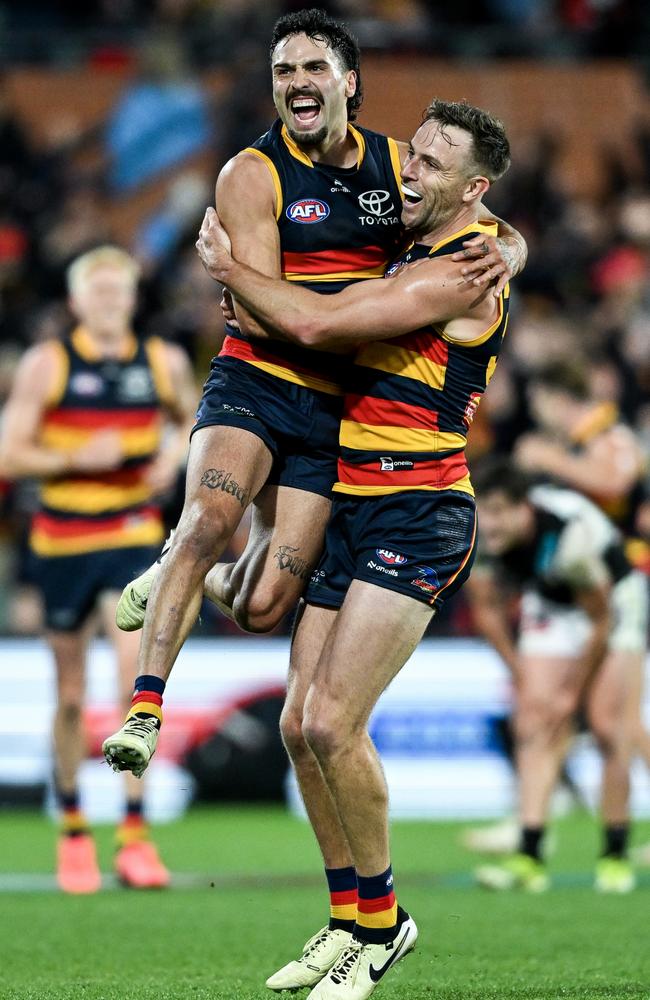 Izak Rankine celebrates with Brodie Smith. Picture: Mark Brake/Getty Images