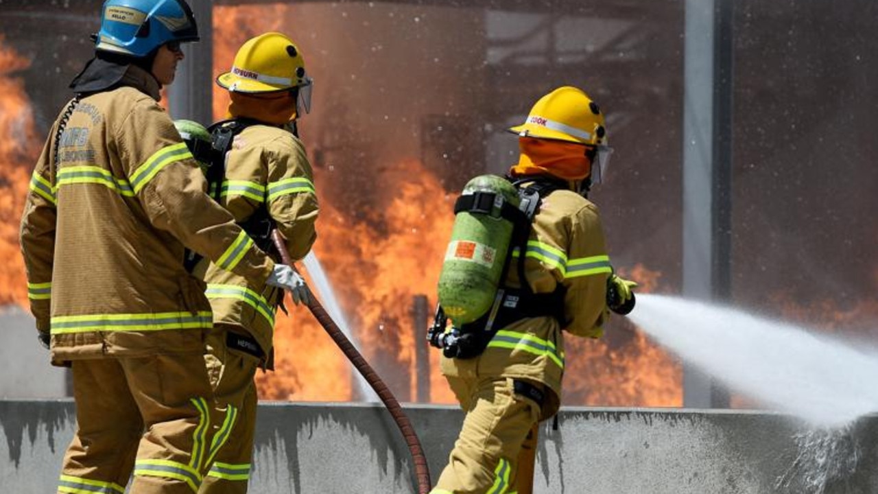 Metropolitan Fire Brigade Crews Fight Campbellfield Factory Blaze ...