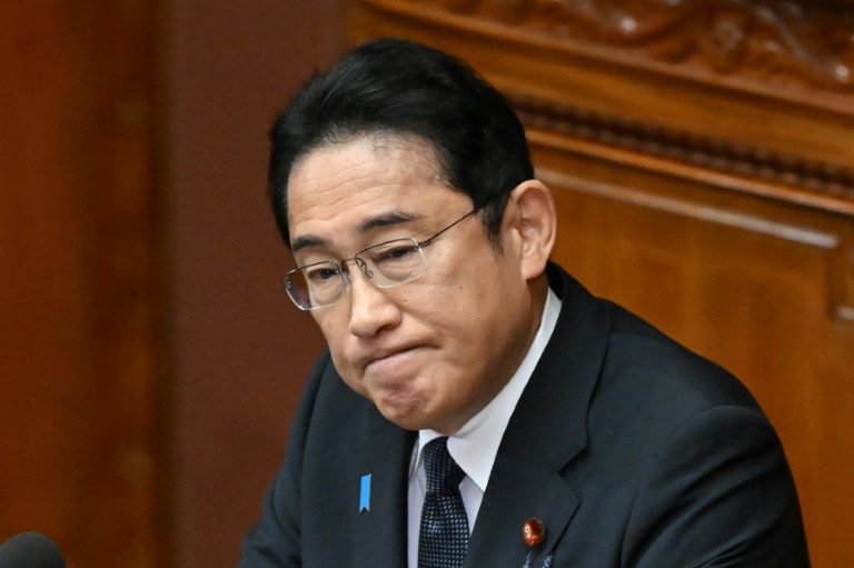 Japoński premier ogłasza program stymulacyjny o wartości 113 miliardów dolarów w związku ze spadkiem wyników sondaży opinii publicznej