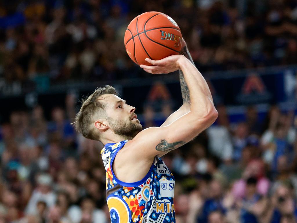 WATCH: Brady Manek's Massive One-Handed Drive, Slam, and Celebration for  Perth Wildcats