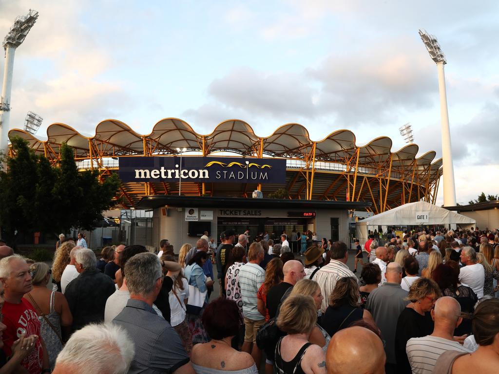 Crowds arrive at Metricon Stadium to see Queen Live. Photograph: Jason O'Brien