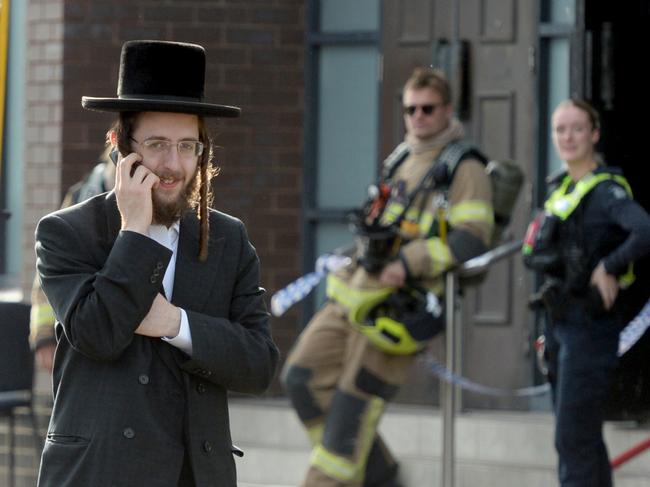 MELBOURNE, AUSTRALIA. NewsWire Photos. 6 DECEMBER, 2024.  Police and fire crews mop up after a fire at a synagogue at East St Kilda. The Adass Israel Synagogue, an ultra orthodox synagogue in Ripponlea, was attacked about 4am on Friday December 6, Picture: NewsWire/ Andrew Henshaw