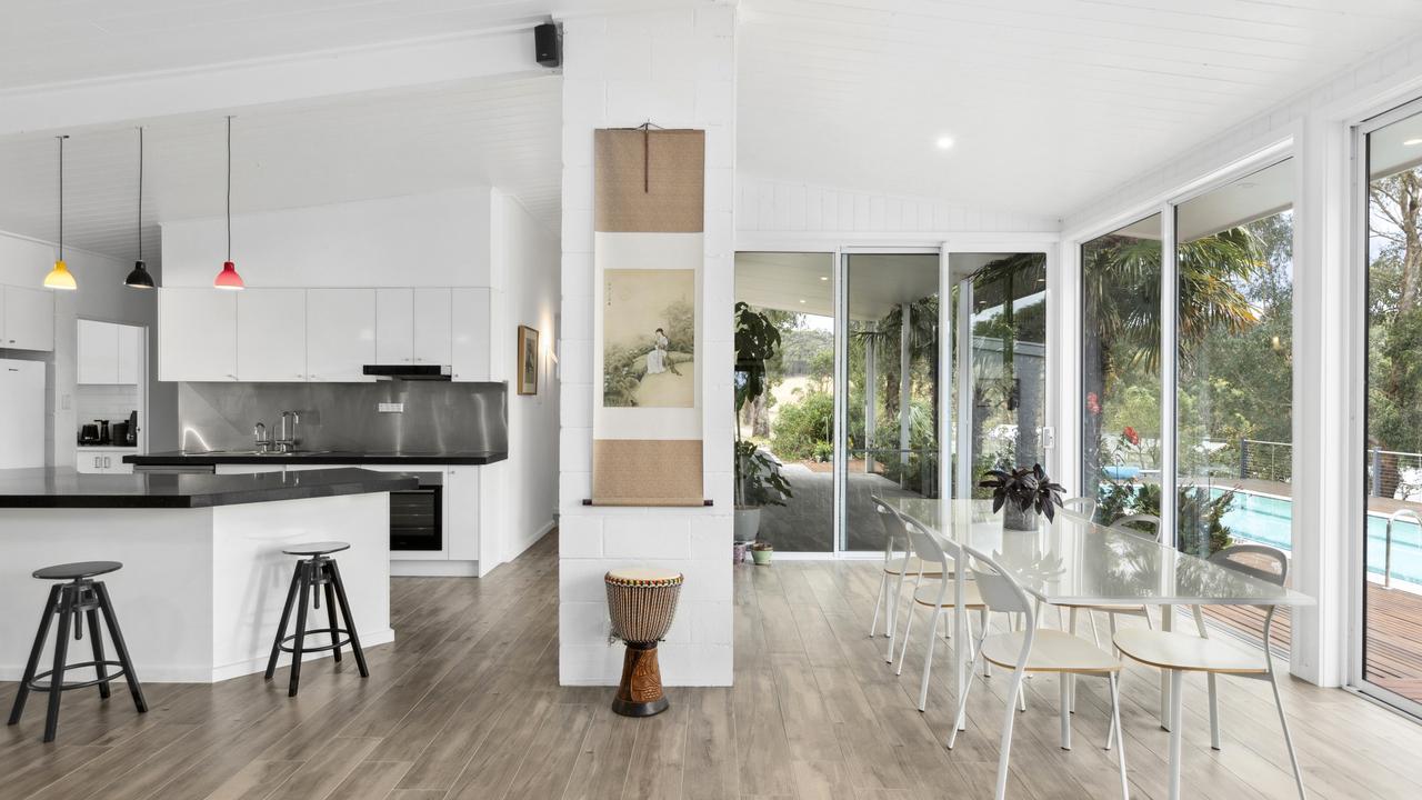 The open plan dining and kitchen area.