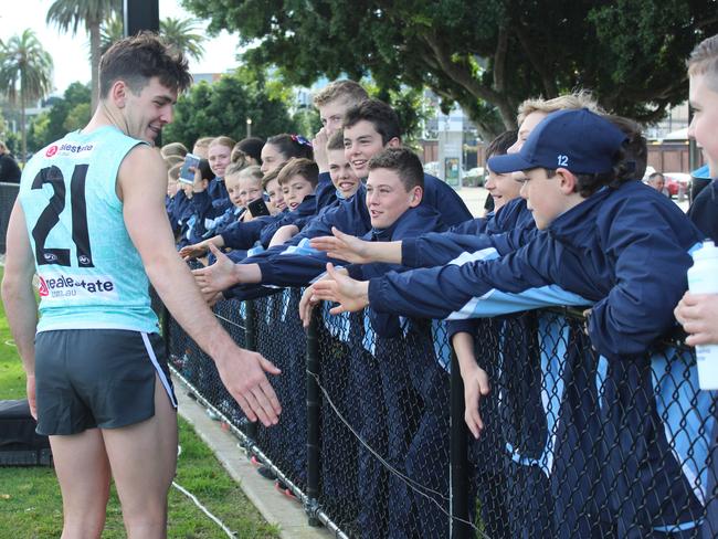 Sydney Swans players visit with NSW primary schools Australian football squads.