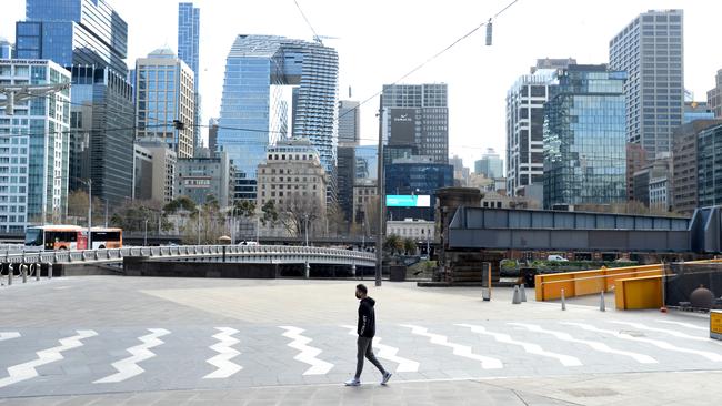 Southbank is almost deserted as COVID-19 restrictions shut Melbourne down. Picture: NCA NewsWire/Andrew Henshaw