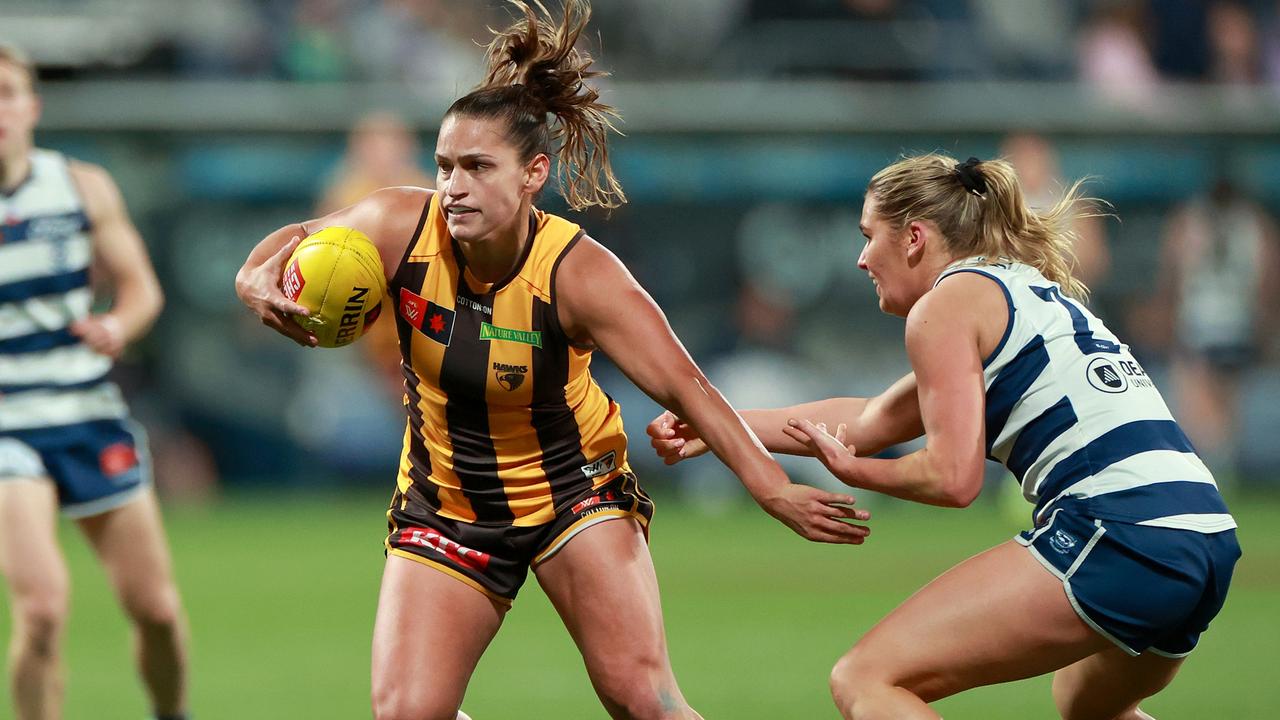 Hawthorn won in an enthralling 79-61 clash against Geelong at GMHBA Stadium in near perfect conditions, which Underwood said showed how the game could be more often if it was played at the AFL’s best grounds. Picture: Kelly Defina / Getty Images