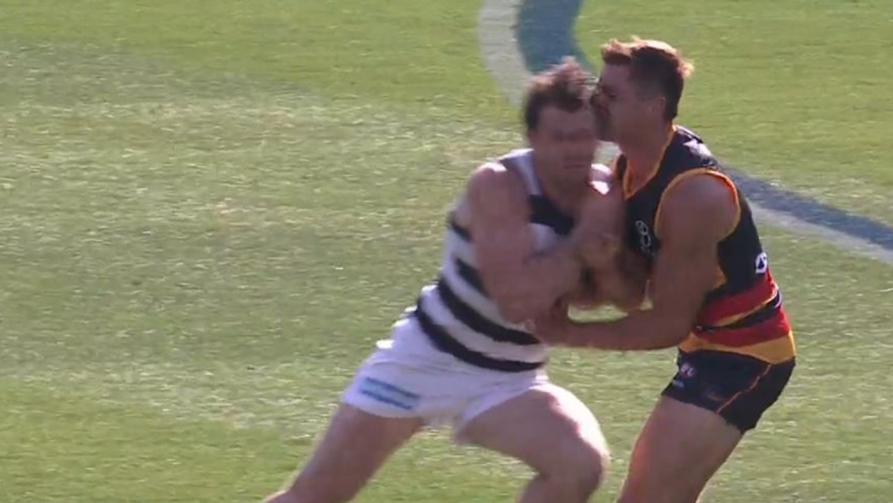 Patrick Dangerfield clashes head with Jake Kelly.