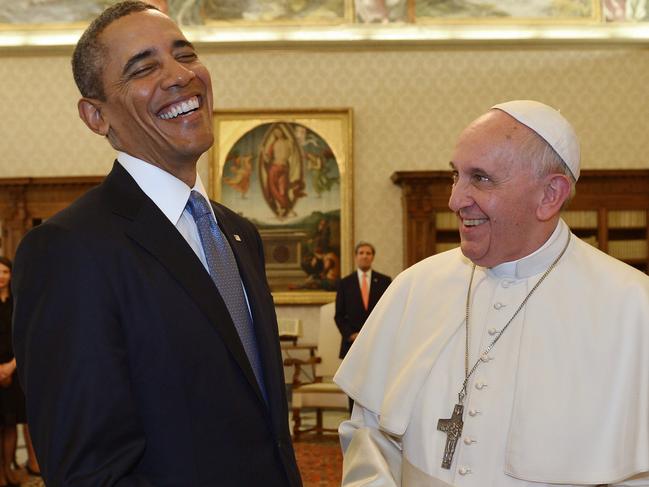 ALTERNATIVE CROP - Pope Francis (C) and US President Barack Obama exchange gifts during a private audience on March 27, 2014 at the Vatican. The meeting at the Vatican comes as a welcome rest-stop for Obama during a six-day European tour dominated by the crisis over Crimea, and the US leader will doubtless be hoping some of the pope's overwhelming popularity will rub off on him.   AFP PHOTO POOL / GABRIEL BOUYS / AFP PHOTO / POOL / GABRIEL BOUYS