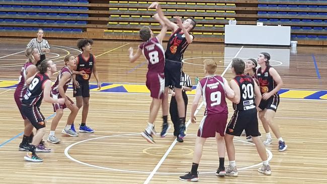 The Traralgon T-Birds and the Mildura Heat tip-off in the opening fixture at the Under 18 country basketball championships. Picture: Ben Higgins