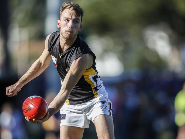 Lachie Bain dishes off a handball. Picture: Valeriu Campan