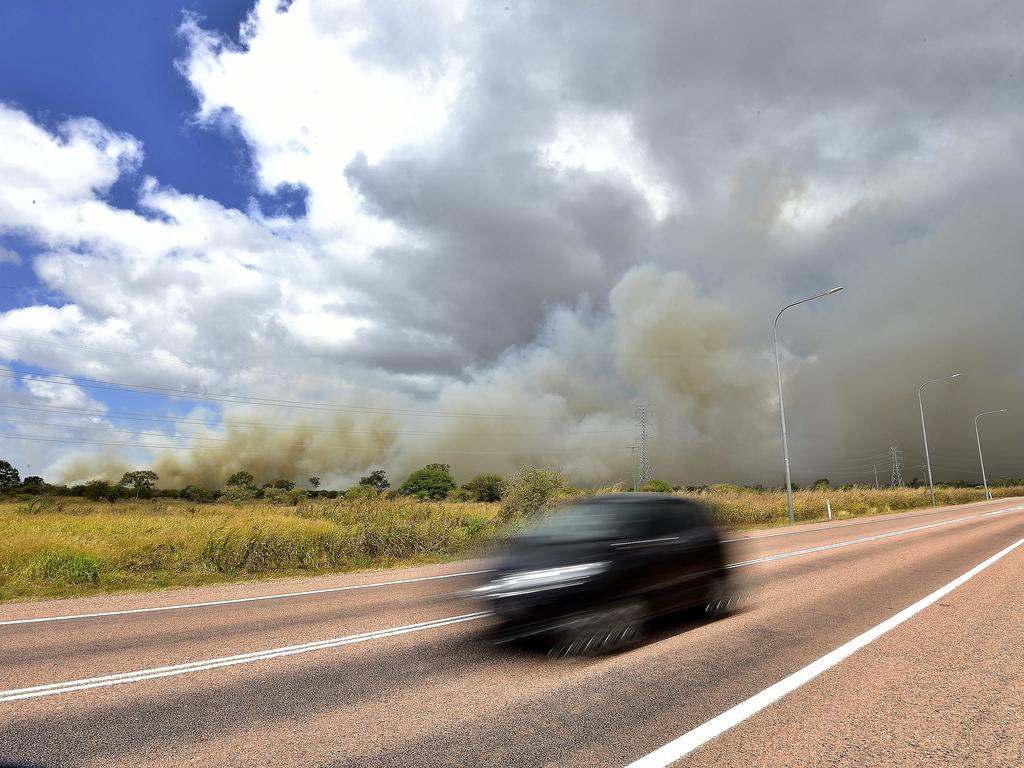 A fire burning south of Townsville has masked the Bruce Highway in smoke. The vegetation fire started near the JBS Meatworks at Stuart. PICTURE: MATT TAYLOR.