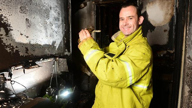 Firefighter rescues turtle from Wantirna South kinder fire | Herald Sun