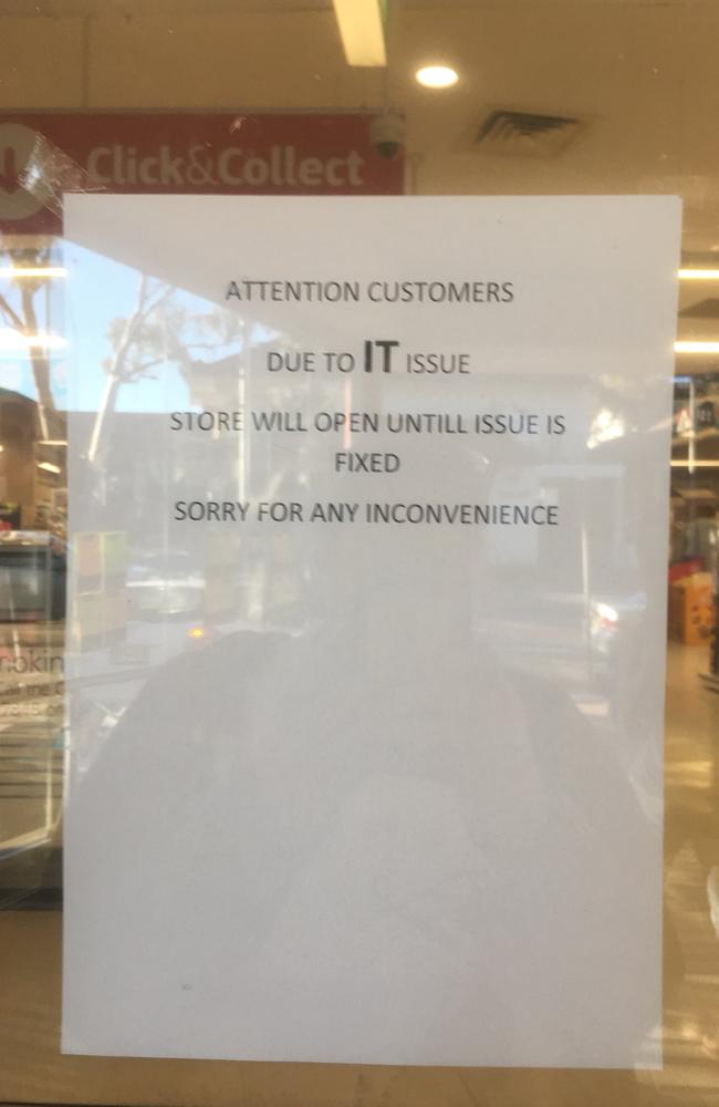 The notice outside Coles Lane Cove. Picture: @IntheCoveITC/Twitter