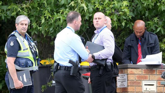 A man has been shot at an apartment in Oakleigh East this morning. Picture: Yuri Kouzmin