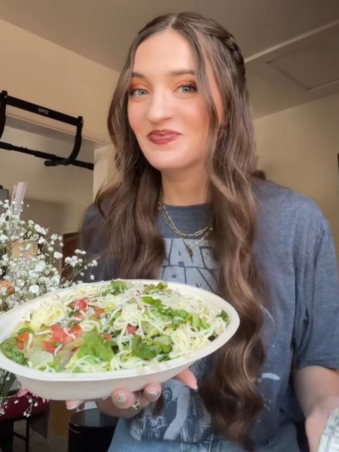 Every time she ordered, the ‘man’s’ order was always bigger, even by a little bit. Picture: TikTok/EmilyJoyLemus
