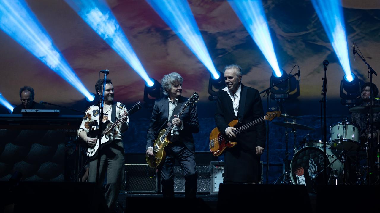 Review Crowded House at Adelaide Entertainment Centre, April 5 2022