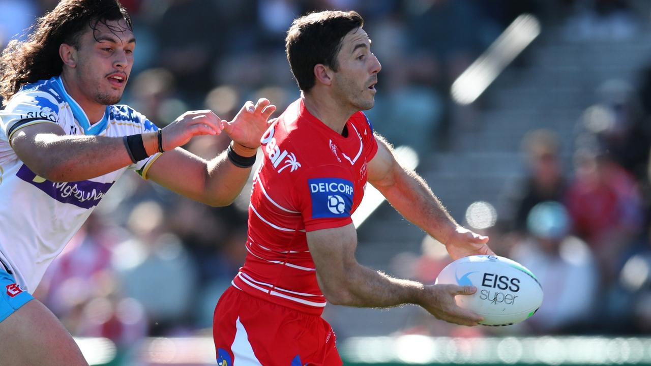 WOLLONGONG, AUSTRALIA - AUGUST 21: Ben Hunt of the Dragons passes the ball during the round 23 NRL match between the St George Illawarra Dragons and the Gold Coast Titans at WIN Stadium on August 21, 2022 in Wollongong, Australia. (Photo by Jason McCawley/Getty Images)