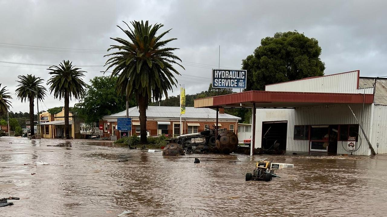 NSW floods: Eugowra residents describe wall of water, two people ...