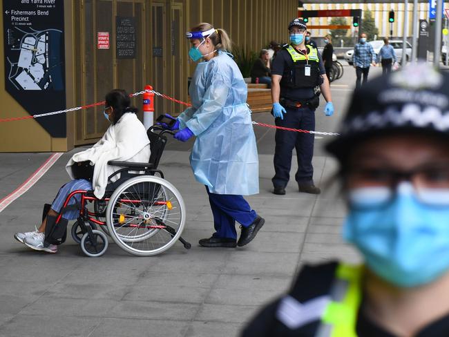 Travellers arrive at a hotel in Melbourne on December 7, 2020 where Australians returning from overseas will quarantine as part of precautions against the Covid-19 coronavirus. - An outbreak of the coronavirus from hotel quarantine earlier in the year from saw a second wave of infections and a suspension of arrivals until today. (Photo by William WEST / AFP)