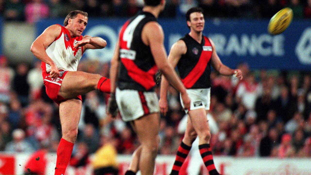 Sydney legend Tony Lockett kicks the winning point against Essendon in 1996.