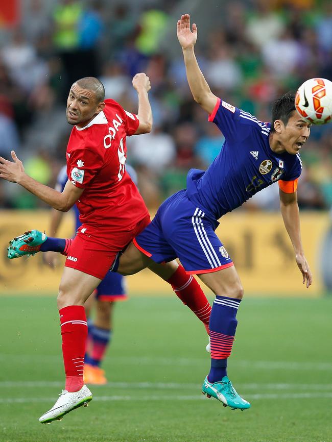 Odai Al Saify of Jordan and Makoto Hasebe of Japan compete for the ball during the 2015 Asian Cup match between Japan and Jordan. Picture: Darrian Traynor/Getty Images