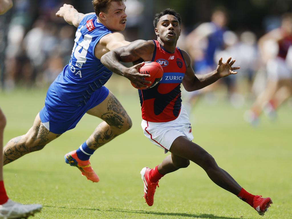 Kysaiah Pickett avoids a tackle attempt from Cameron Zurhaar. Picture: Michael Klein