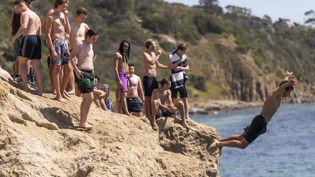 Plans to fence off the notorious dive spot, The Pillars, in Mt Martha is dividing the community. Photo: Daniel Pockett