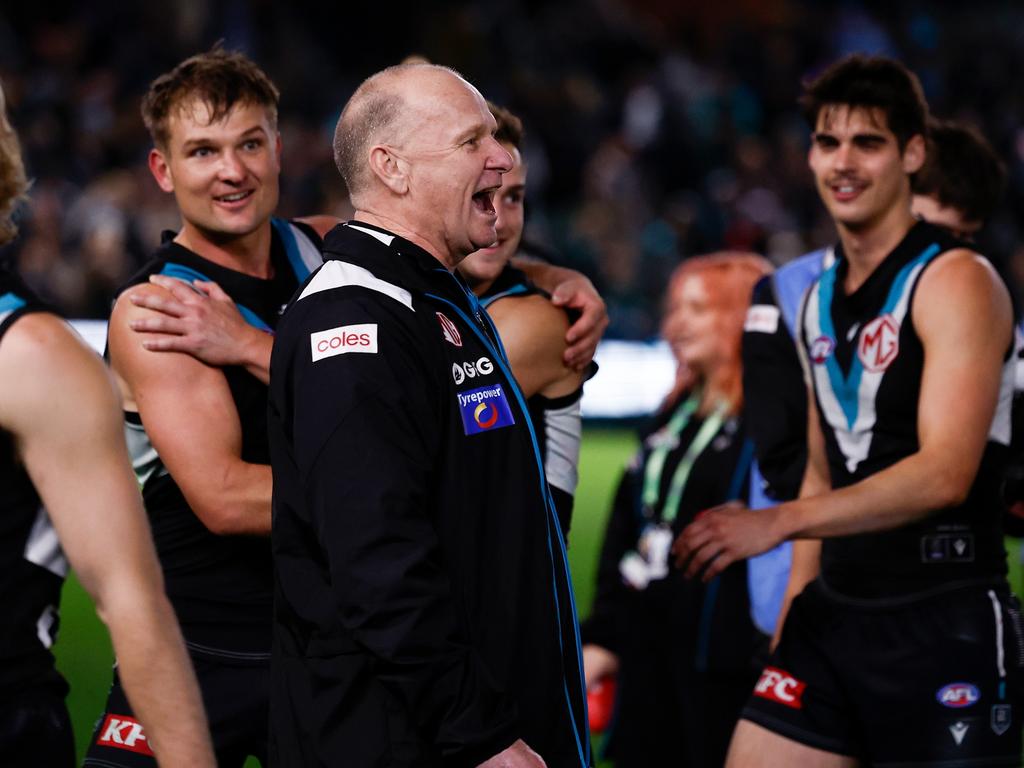 Ken Hinkley has words with Jack Ginnivan. Picture: Michael Willson/AFL Photos