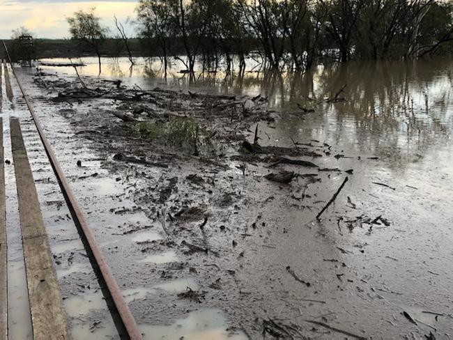 Rail group calls on flood experts to visit Millmerran as waters rise