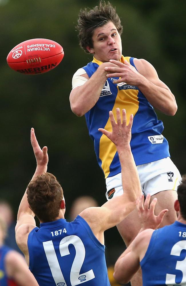 Seagull Lachlan Schultz attempts a mark at North Port Oval.