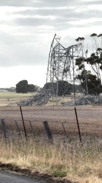 Transmission towers collapse near Anakie