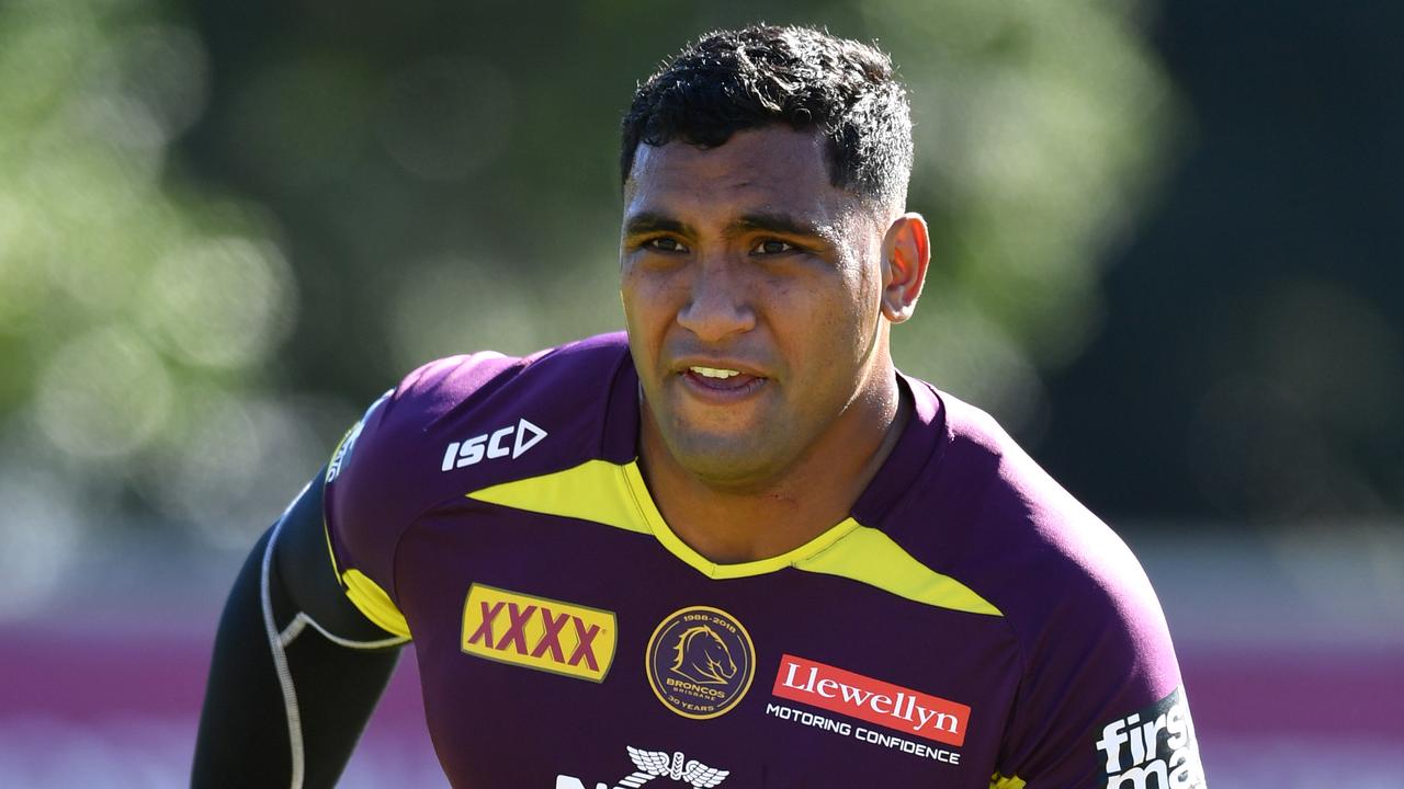 Tevita Pangai jnr has re-signed with the Broncos.