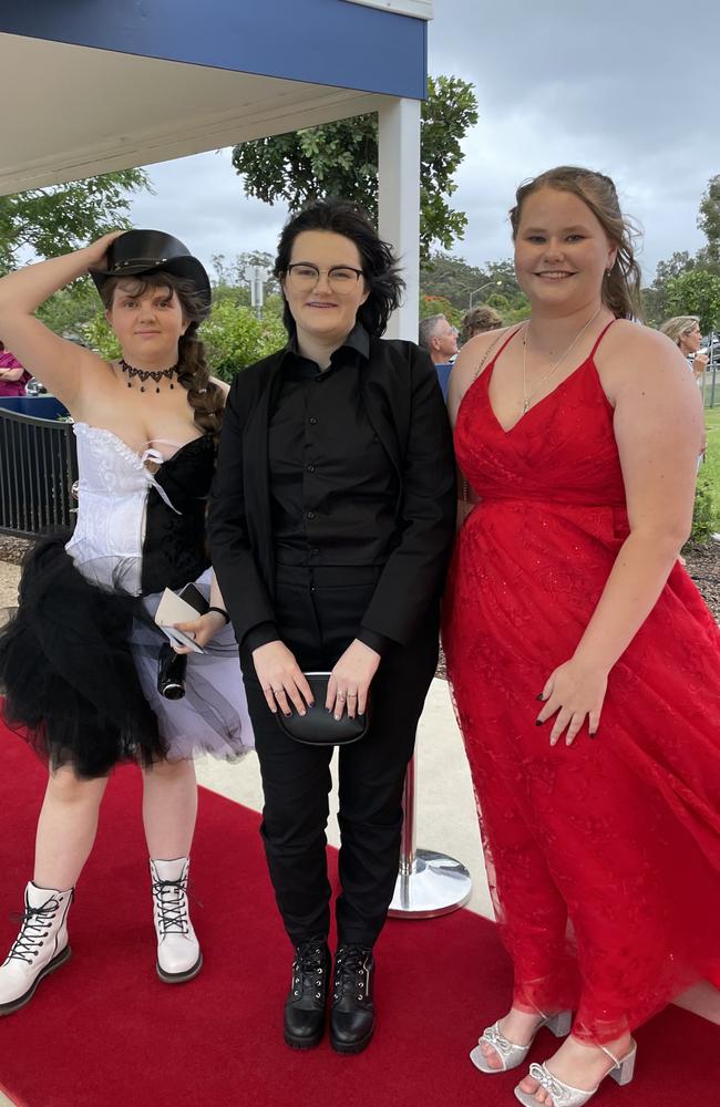 Abigail, Emmie and Megan at the 2023 Mountain Creek State High formal.