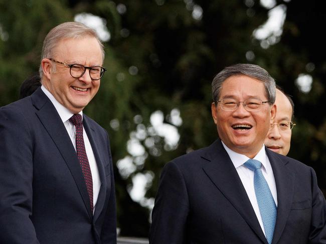 Australian Prime Minister Anthony Albanese (C) and China's Premier Li Qiang arrive at the Kaarta Gar-up Lookout in Kings Park before an Australia-China CEO Roundtable in Perth on June 18, 2024. (Photo by RICHARD WAINWRIGHT / POOL / AFP)