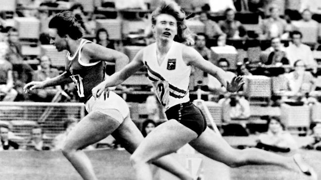 Athlete Raelene Boyle (R) losing to Renate Stecher in 200m final at 1972 Munich Olympic Games.