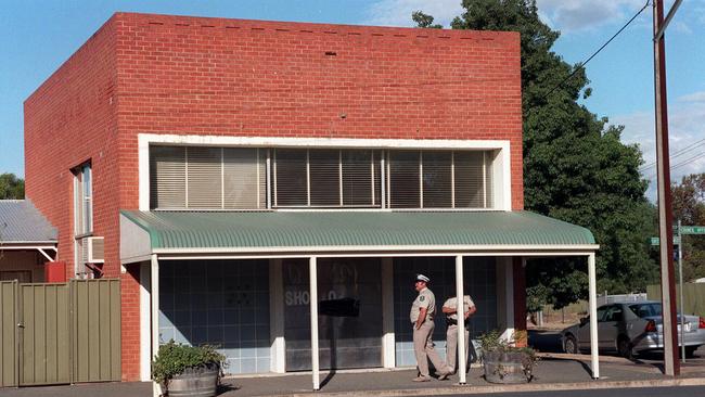 Police stand guard outside the abandoned State Bank building in Snowtown following discovery of eight bodies in acid-filled drums in the bank's vault. Picture: Neon Martin