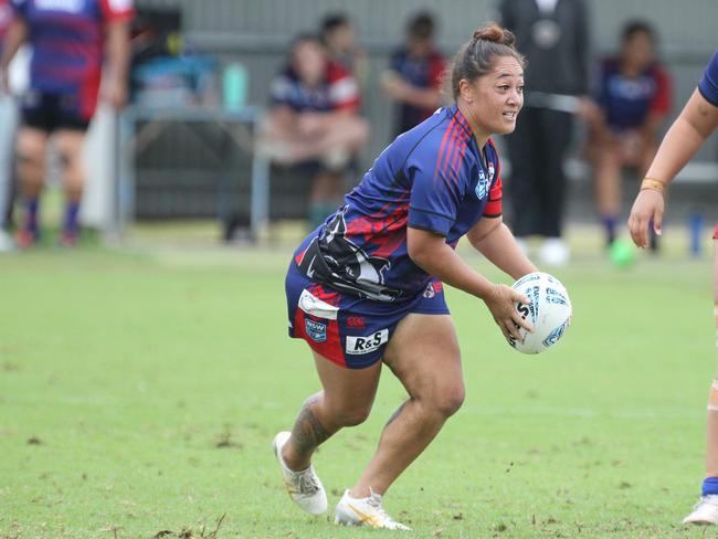 Collegians hooker Aggie Dean directing traffic from dummy-half. Photo: Warren Gannon Photography