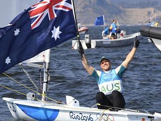 Aussies in battle to rule waves 