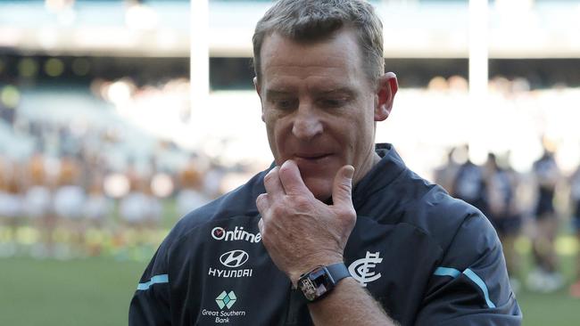 MELBOURNE, AUSTRALIA - AUGUST 11: Michael Voss, Senior Coach of the Blues reacts after the round 22 AFL match between Carlton Blues and Hawthorn Hawks at Melbourne Cricket Ground, on August 11, 2024, in Melbourne, Australia. (Photo by Daniel Pockett/Getty Images)