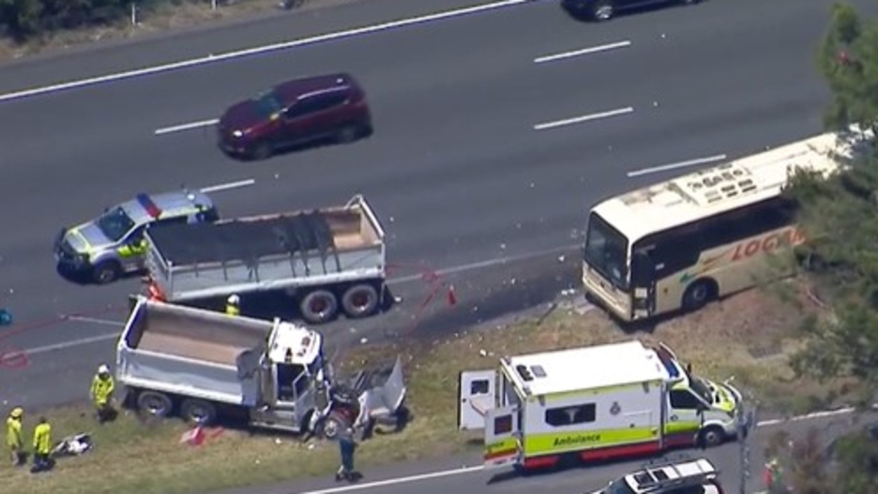 Horror Truck And Bus M1 Crash Near Beenleigh 60 Assessed 11 In Hospital Nt News 0230